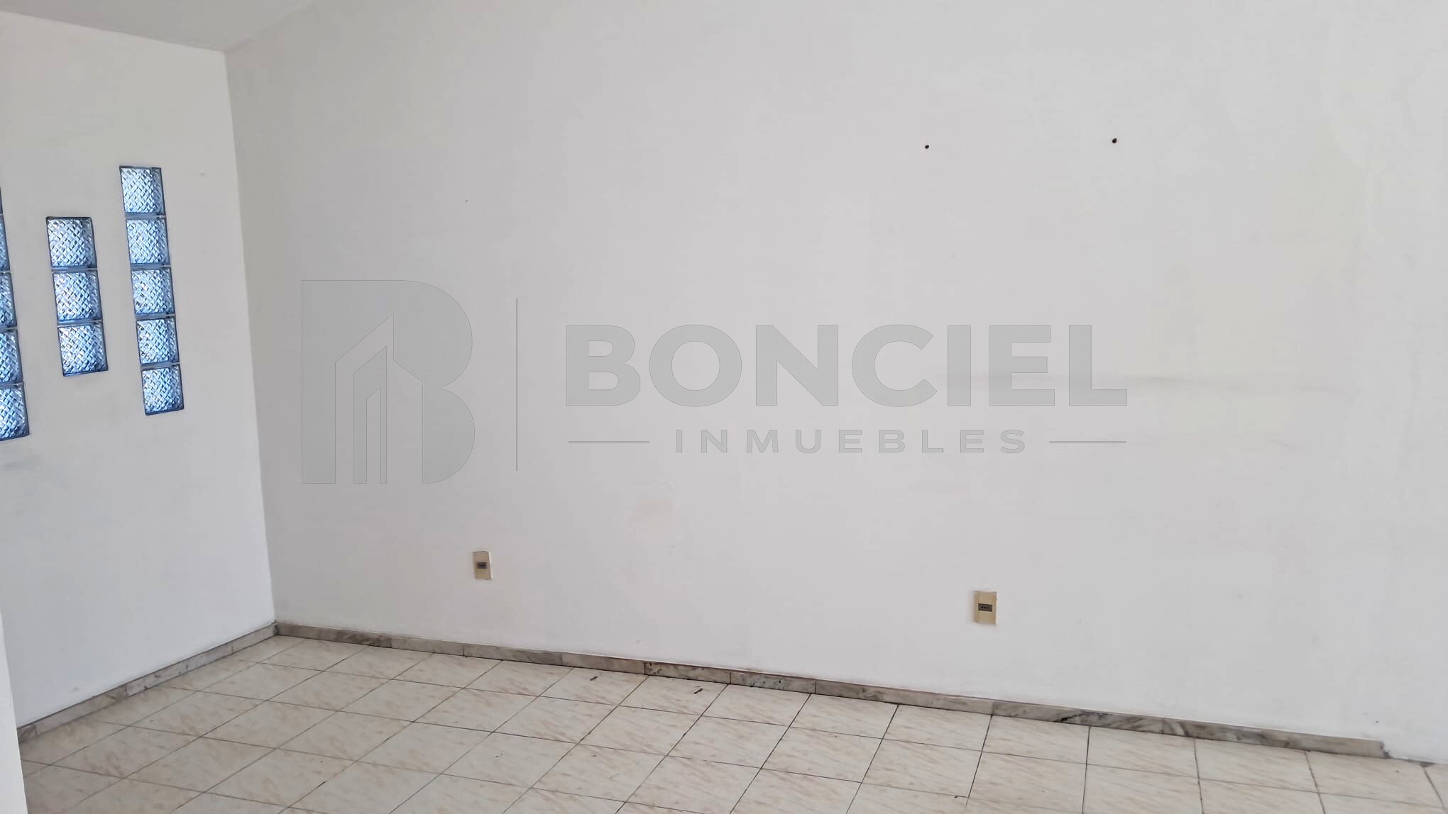 Luminosa Oficina Por Avenida Artigas, fotografía 4