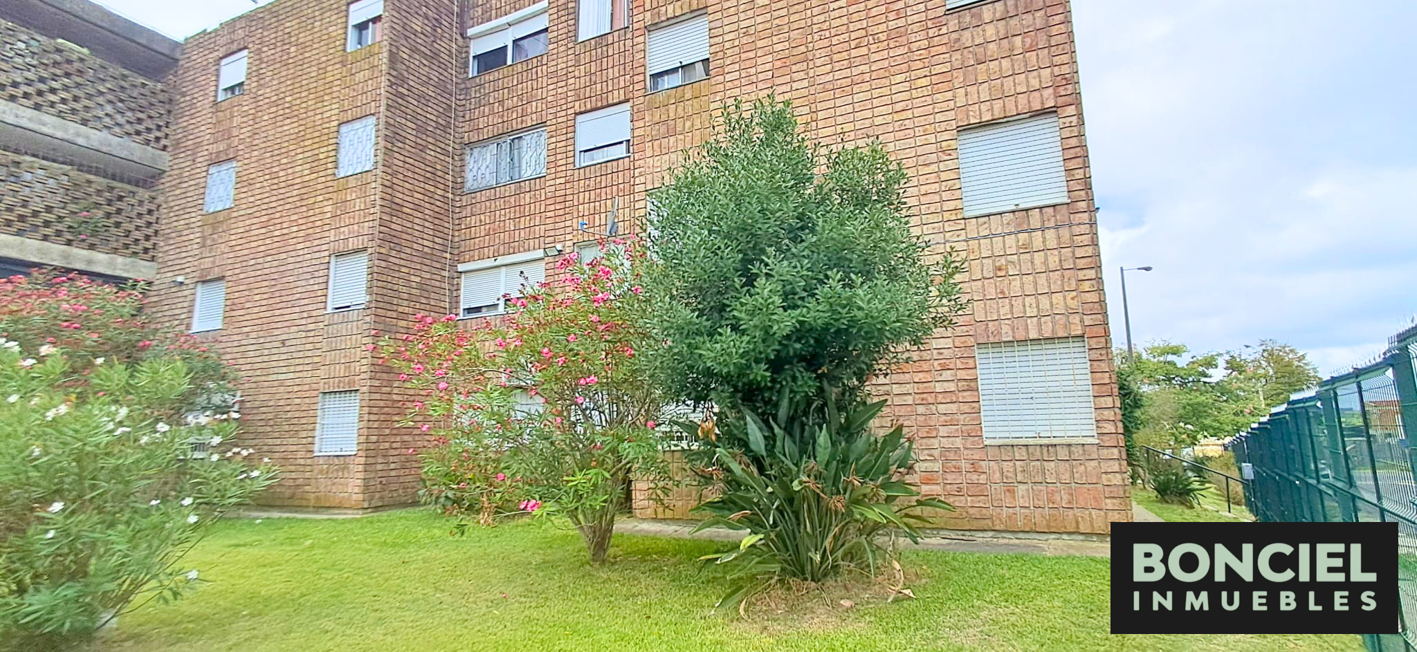 Apartamento 2 Dormitorios En Lindo Complejo, fotografía 3