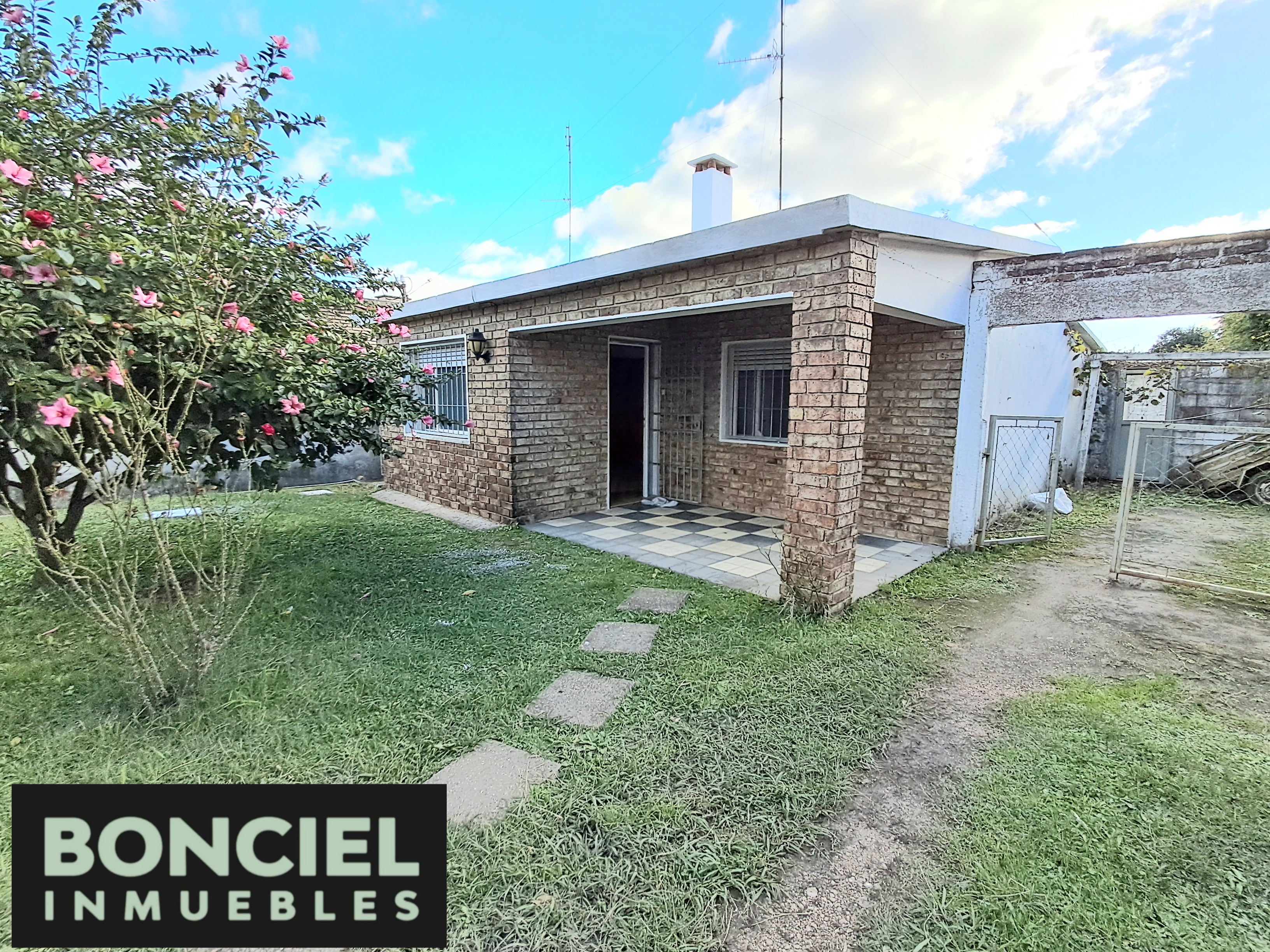 Buena Casa En Excelente Ubicación Vecinal, fotografía 2